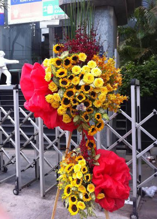 kệ chúc mừng tươi sáng