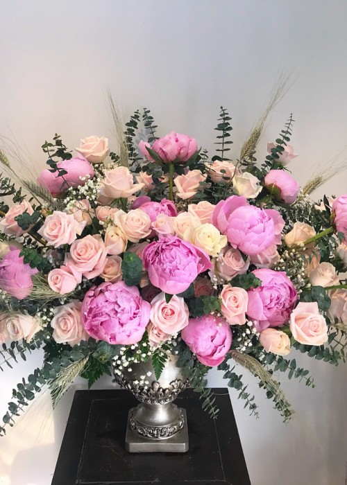 Cúc mẫu đơn và hoa hồng kem