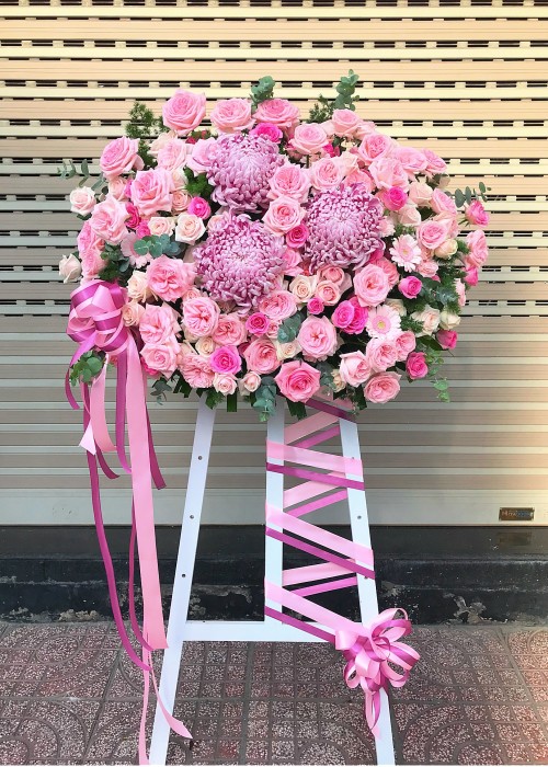 Kệ cúc mẫu đơn và hoa hồng