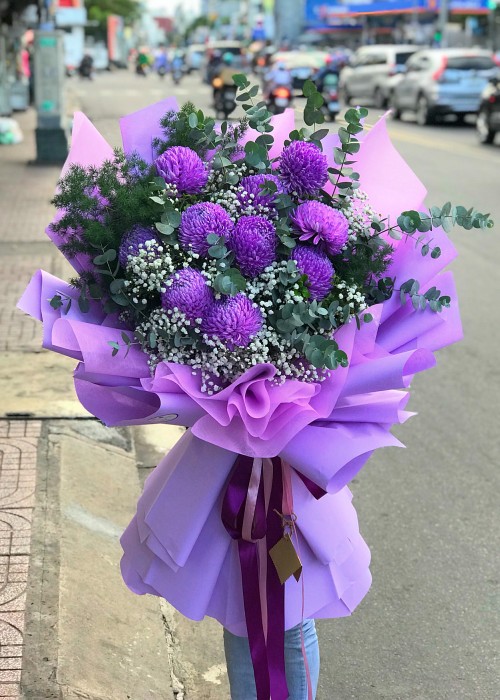 Bó cúc mẫu đơn tím lãng mạng