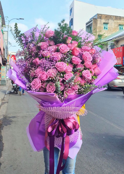 Bó hoa hồng tím lãng mạng