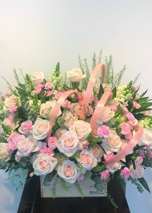 Hoa hồng kem và mẫu đơn